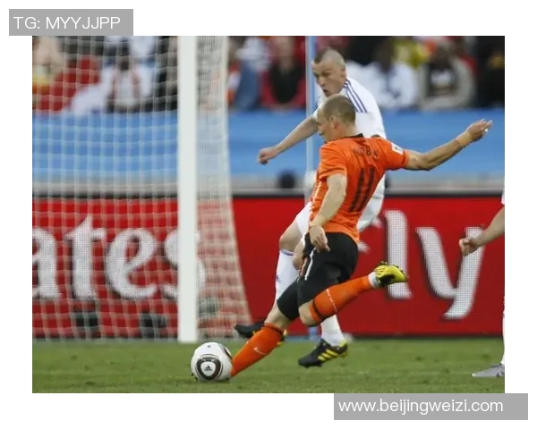 足球球星灵巧转身瞬间劲射破门展现非凡技艺震撼全场